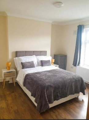 Flat C Gravesend 2 Bedroom Flat 2 Min Walk to Station & Town Centre
